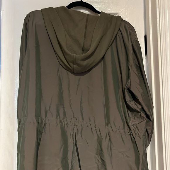 Victoria Sport Hooded Jacket only worn once - Picture 4 of 4